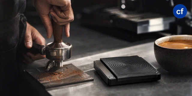 Ly espresso với lớp crema dày mịn màng